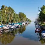 Homes In 48114 Case de vacanță Balatonmáriafürdő