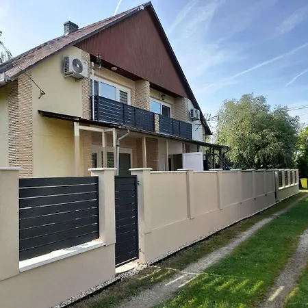 Homes In 48114 Hébergement de vacances Balatonmáriafürdő